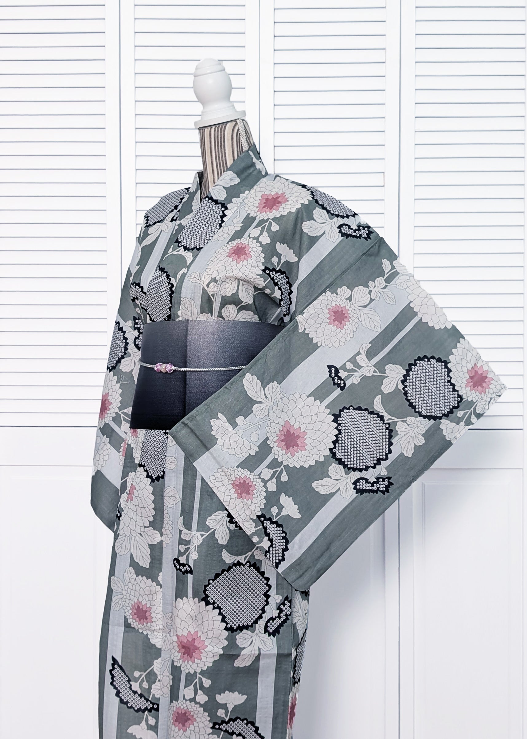 Traditional Japanese Women's Floral Yukata Kimono - Peony in Green