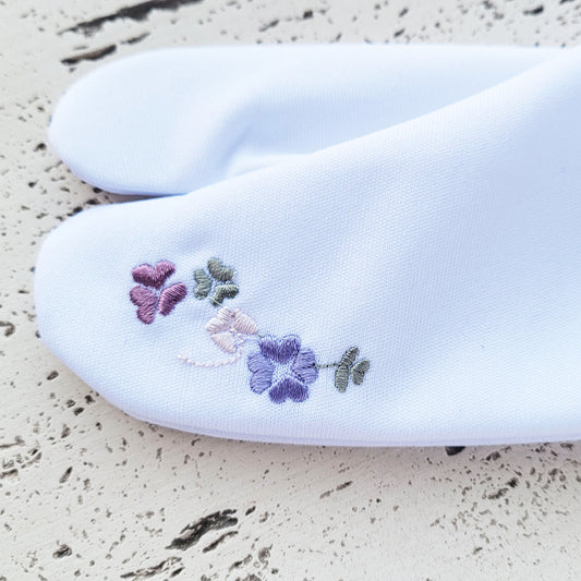 Japanese Tabi Socks with Clover Embroidery in White