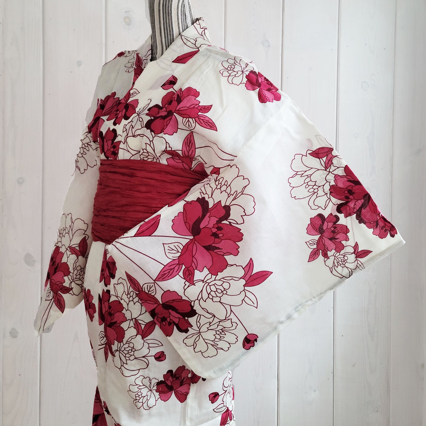 Women's Japanese Traditional Yukata Kimono - Red Peonies in White