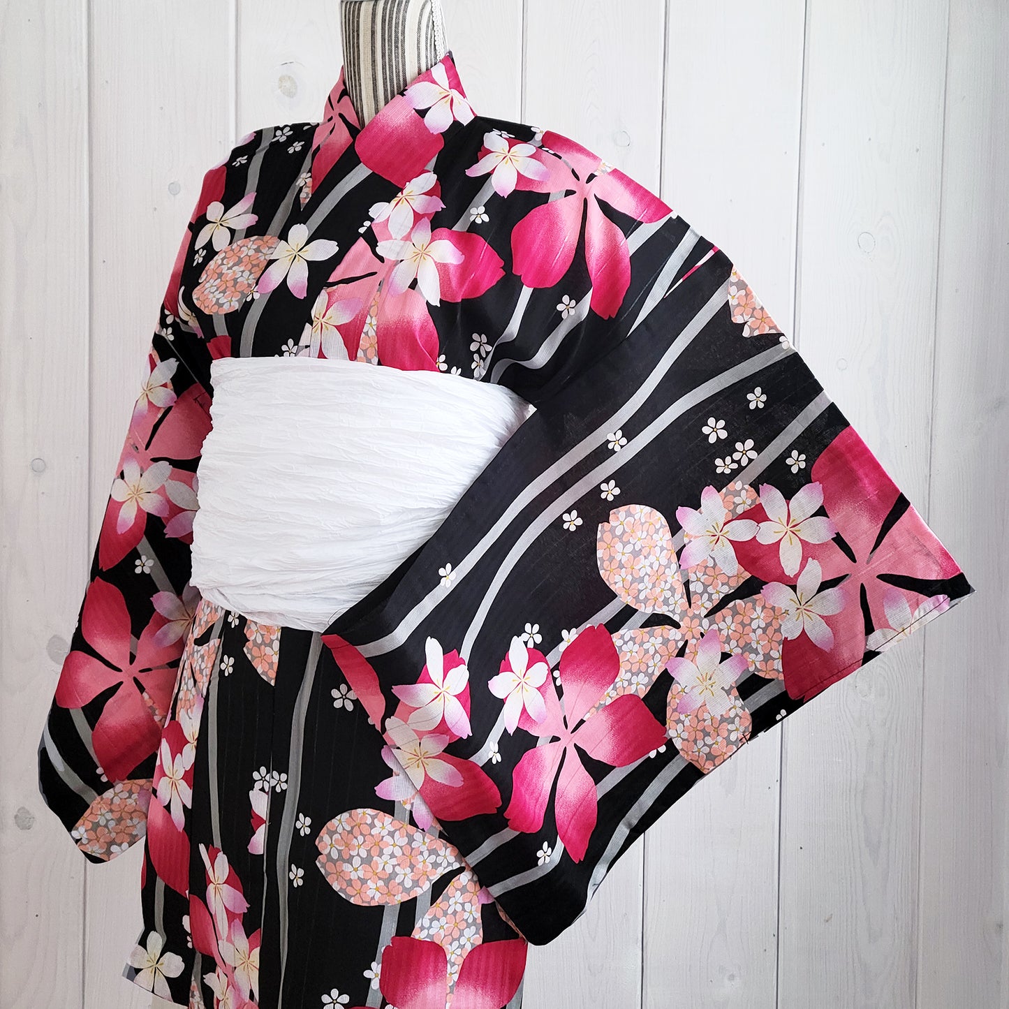 Women's Japanese Traditional Yukata Kimono - Pink Flowers in Black