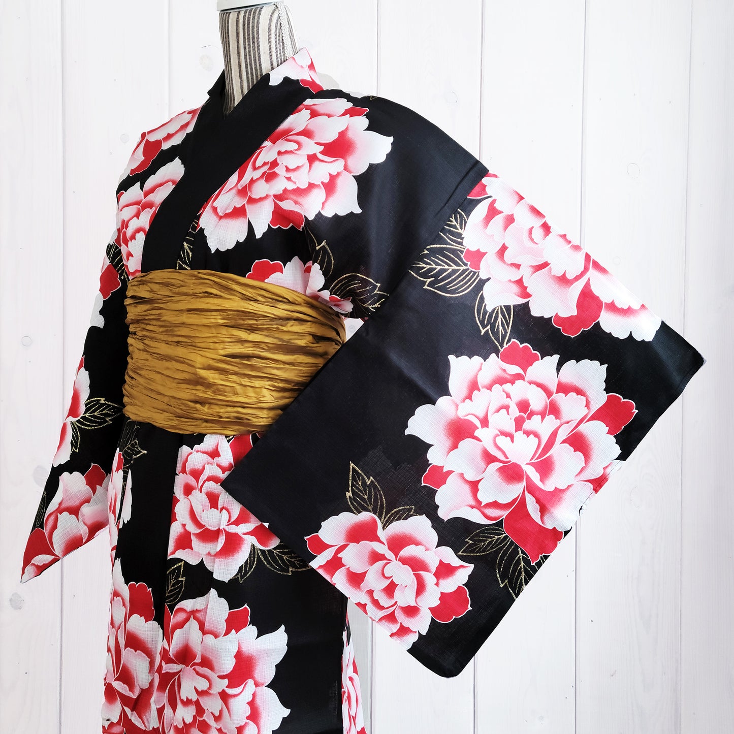 Women's Japanese Yukata Kimono - Red Peonies in Black