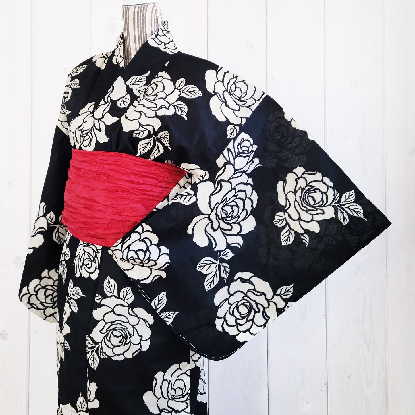Women's Japanese Yukata Kimono - White Roses in Black