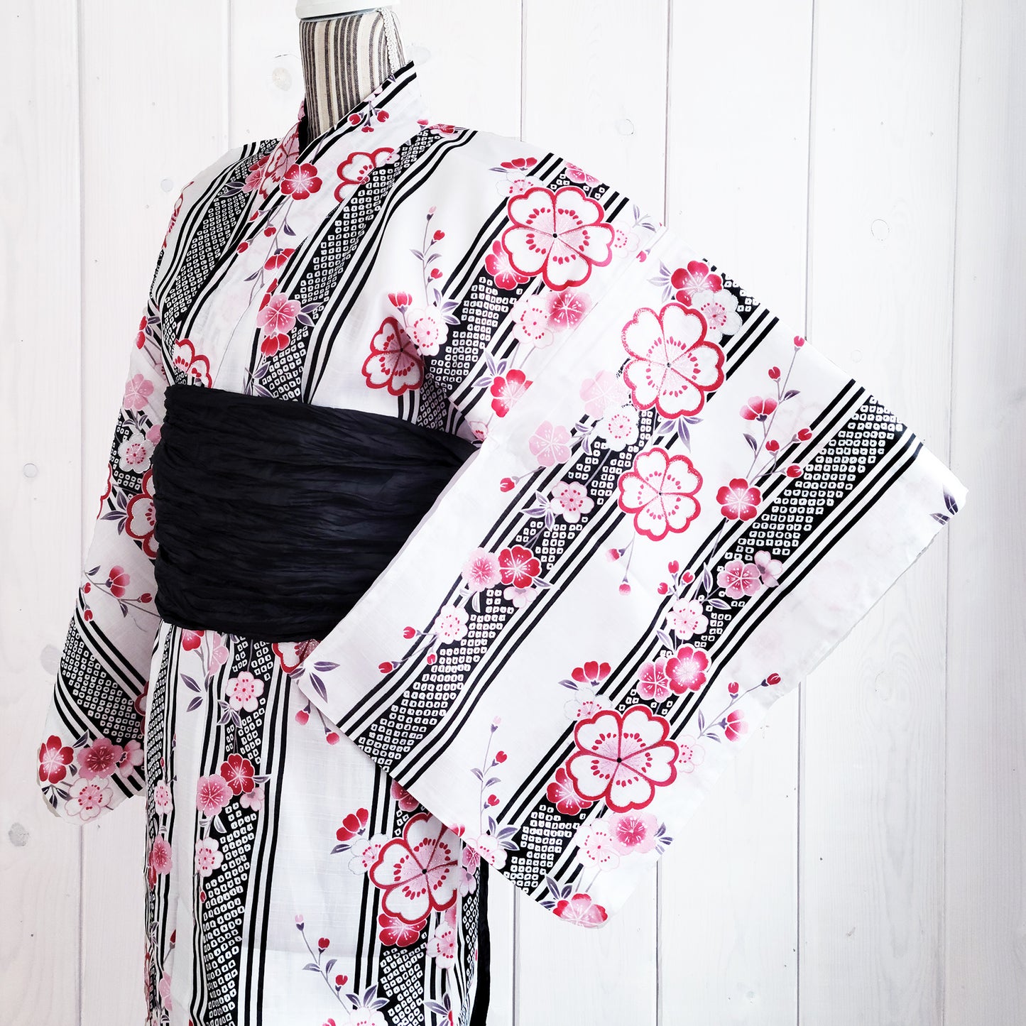 Women's Japanese Yukata Kimono - Floral Black and White Stripes – Modern  Sakura