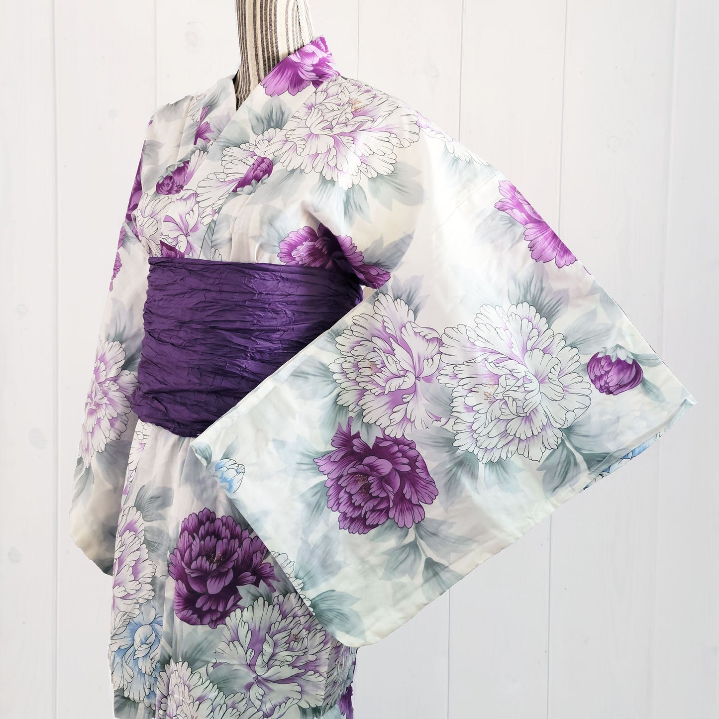 Japanese Yukata Kimono - Purple Chrysanthemums in White