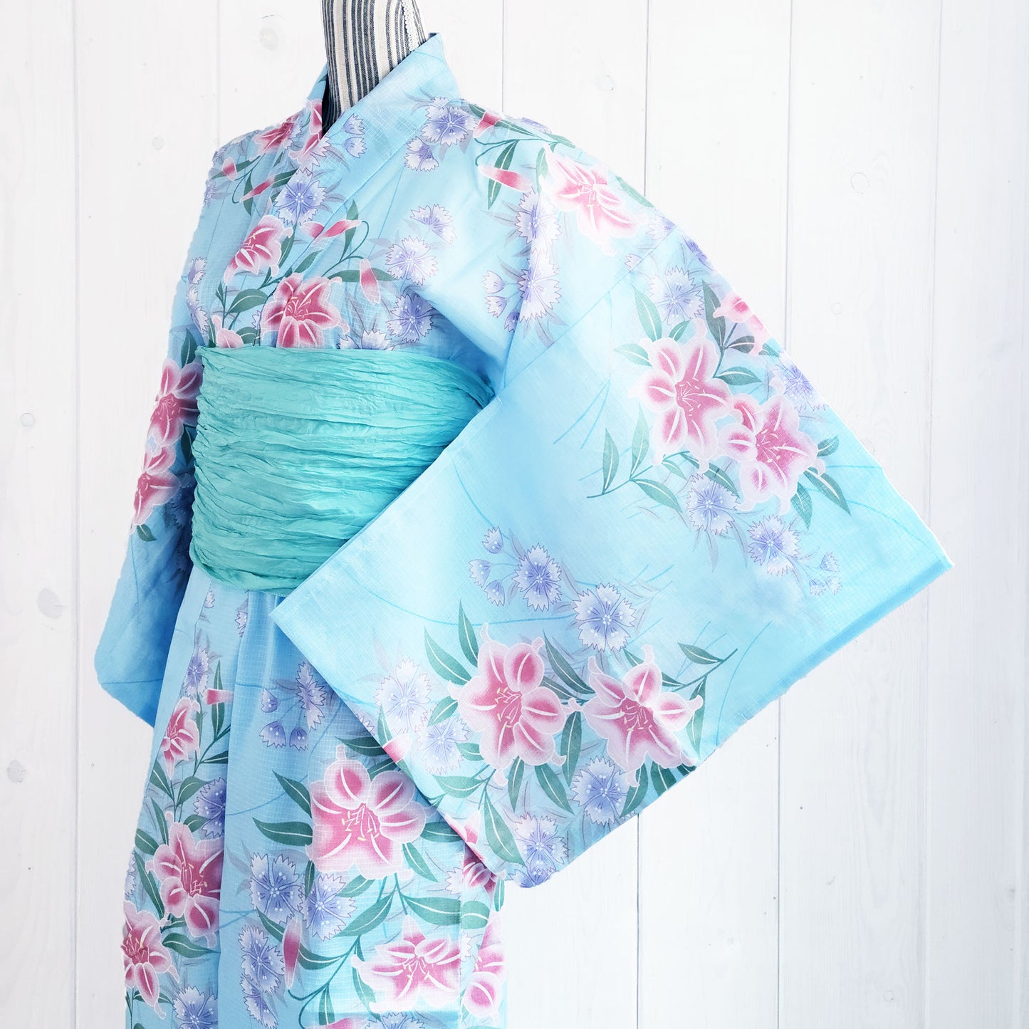 Traditional Japanese Yukata Kimono - Pink Lilies in Blue