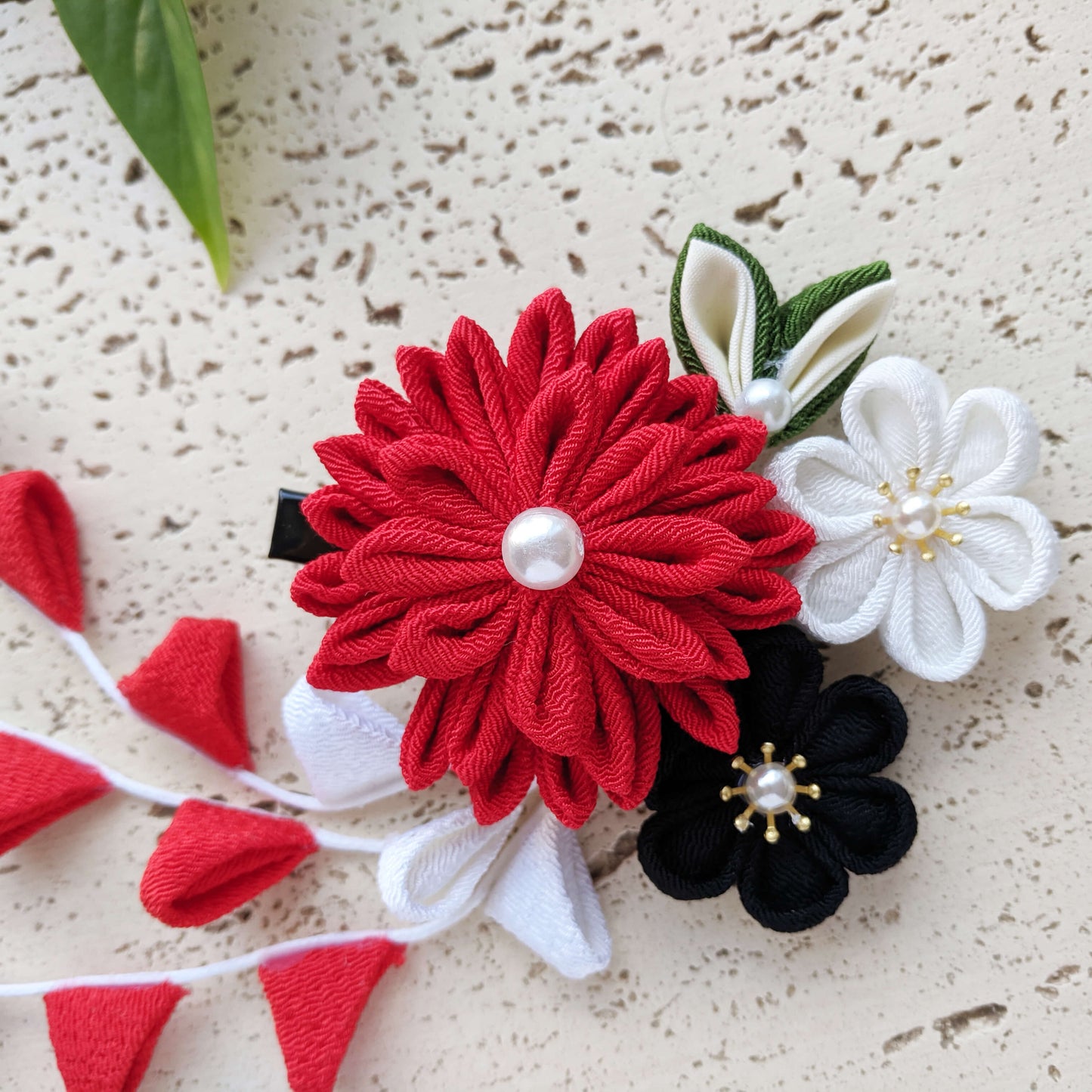 Chrysanthemum Bouquet Hair Clip - Red/Black