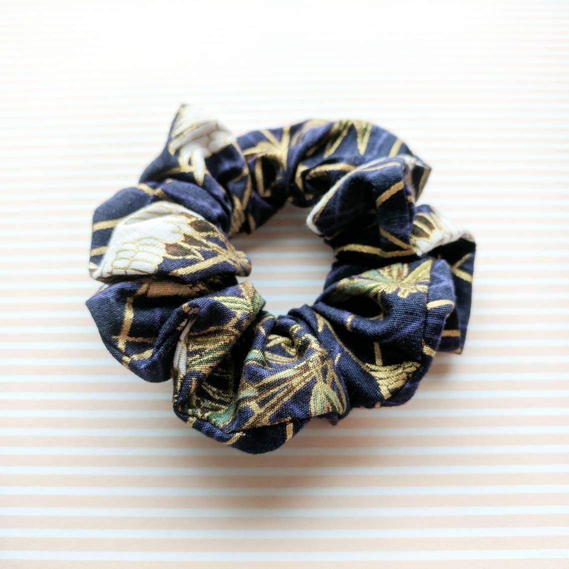 Fabric Scrunchie Crane in Blue for Kimonos - Closeup