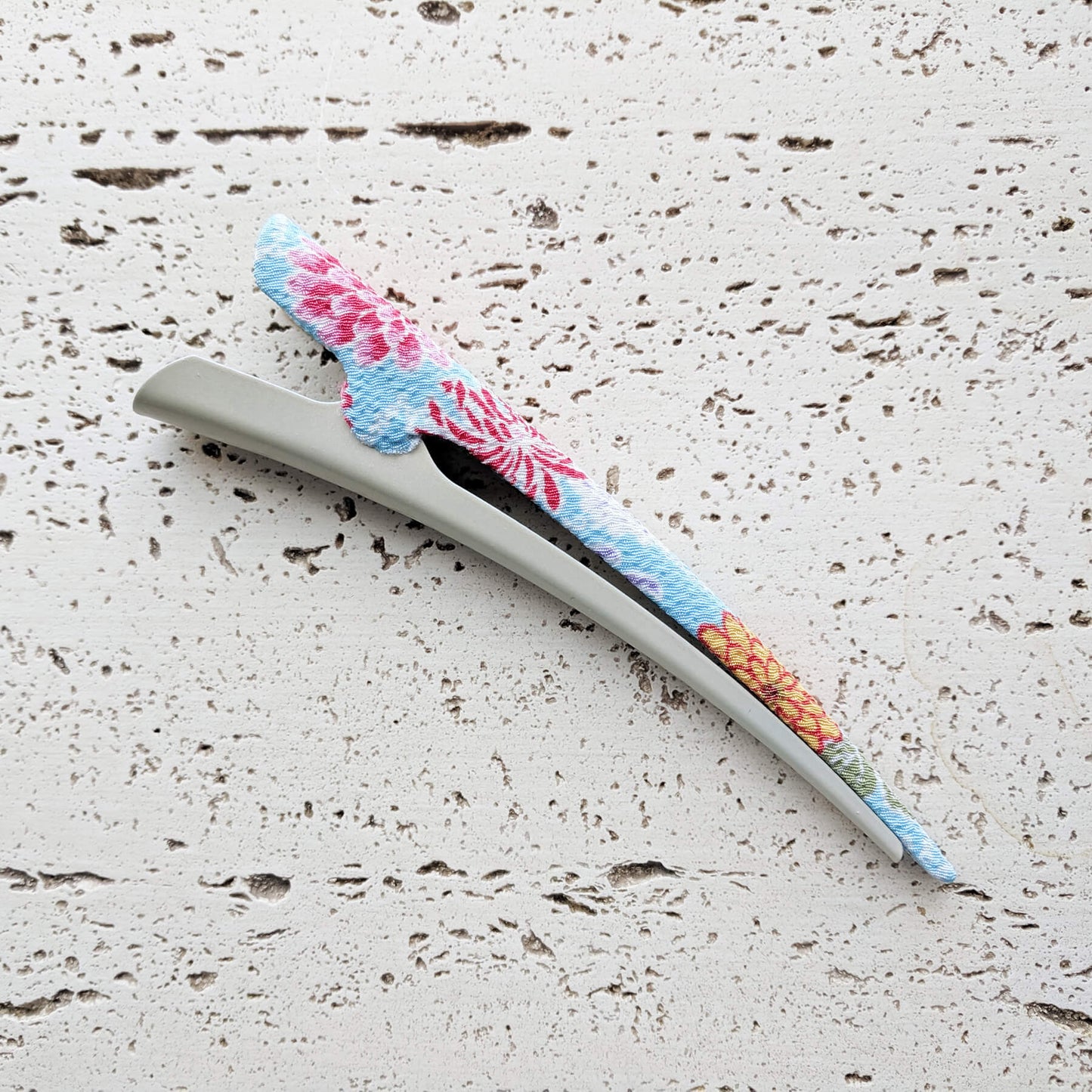 Kimono Long Concorde Beak Clip by Cocoluck - Sky Blue Floral
