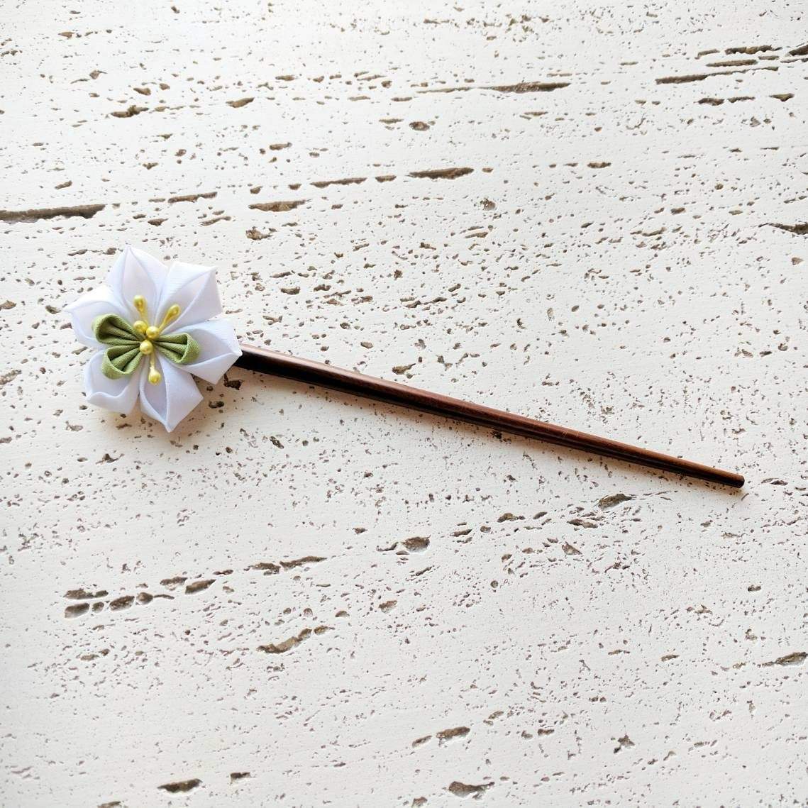White Narcissus Flower Wood Hair Stick for Japanese Kimono