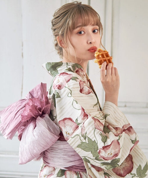 Woman in yukata and heko soft obi belt
